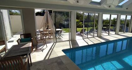 *NOUVEAU* Maison de famille avec piscine intérieure chauffée