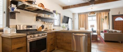 Frigorífic, microones, forn i placa de cuina