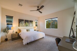 3 habitaciones, escritorio y tabla de planchar con plancha 