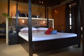 Deluxe Suite (Marianne et Niki) | Premium bedding, in-room safe, individually decorated - La Maison Bleue Lomé (Lomé)