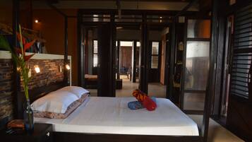 Deluxe Suite (Marianne et Niki) | Premium bedding, in-room safe, individually decorated