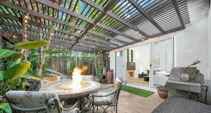 The Sanctuary: Stunning 4B Getaway+ Backyard Oasis