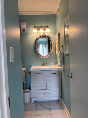 Combined shower/bathtub, hair dryer, towels, soap