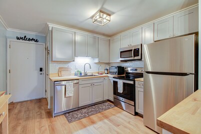 Peaceful Beach Condo with Pools, Tennis & More!