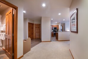 Kjøleskap, mikrobølgeovn, ovn og oppvaskmaskin