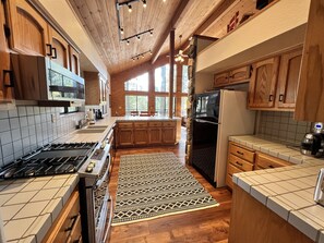 冰箱、微波炉、烤箱、炉灶