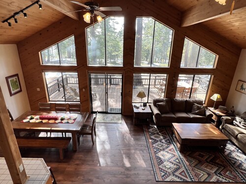 Solitude in the Cedars, Spacious Mountain Home