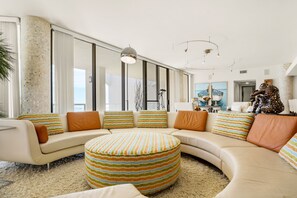 TV, streaming services - Snowbird Special Jan-Feb!✨Views~Walk2Beach~Pool+Hot Tub~3BR East Pass 601 (Destin)