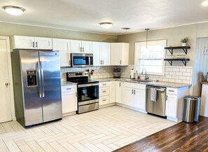 Private kitchen - Updated 4 BR close to PDC & WTAMU (Canyon)