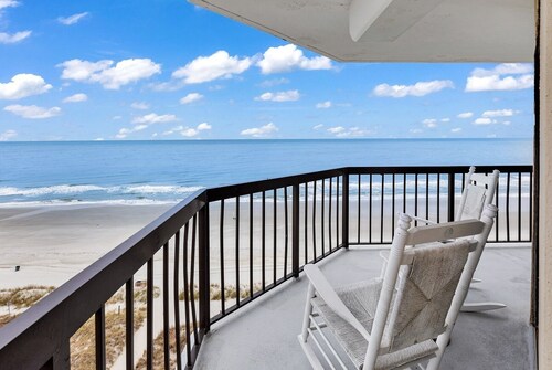 LUXURY OCEANFRONT PENTHOUSE END UNIT W/ PANORAMIC OCEAN VIEW!