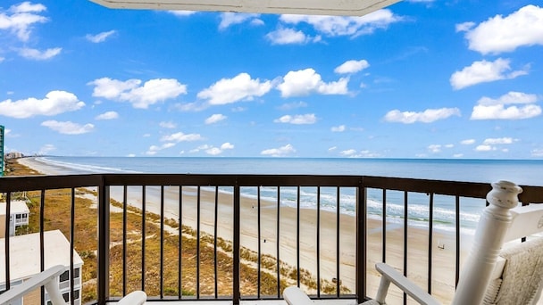 Vrbo Unit LUXURY OCEANFRONT PENTHOUSE END UNIT W/ PANORAMIC OCEAN VIEW! - North ...