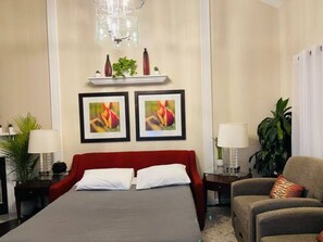 3 bedrooms, desk, iron/ironing board, free WiFi - Pearlitah: Luxe 3BR King Ensuite, 4 Beds, Semi-Gated Central location (Greensboro)