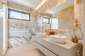 Hair dryer, towels - Beachfront Villa Aquamarin with Pool (Blato)