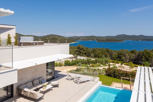 Luxury Villa Aquila with Pool