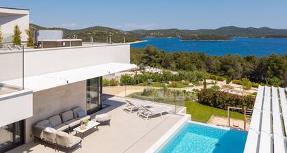 Luxury Villa Aquila with Pool