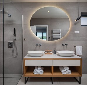 Hair dryer, towels - Luxury Villa Aquila with Pool (Jezera)