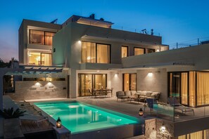 Pool - Luxury Villa Aquila with Pool (Jezera)