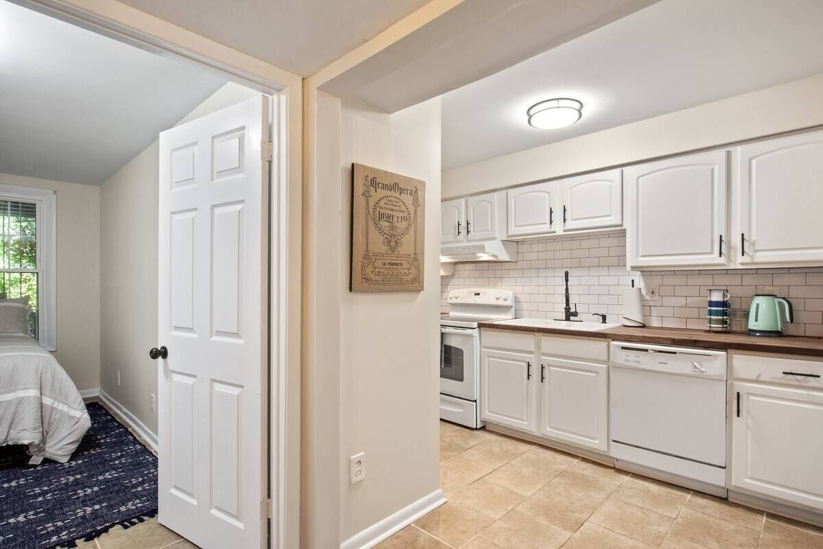 1872 Apartment w/ Parking & Private Courtyard