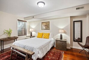 2 bedrooms, WiFi - 1872 Apartment w/ Parking & Private Courtyard (Savannah)