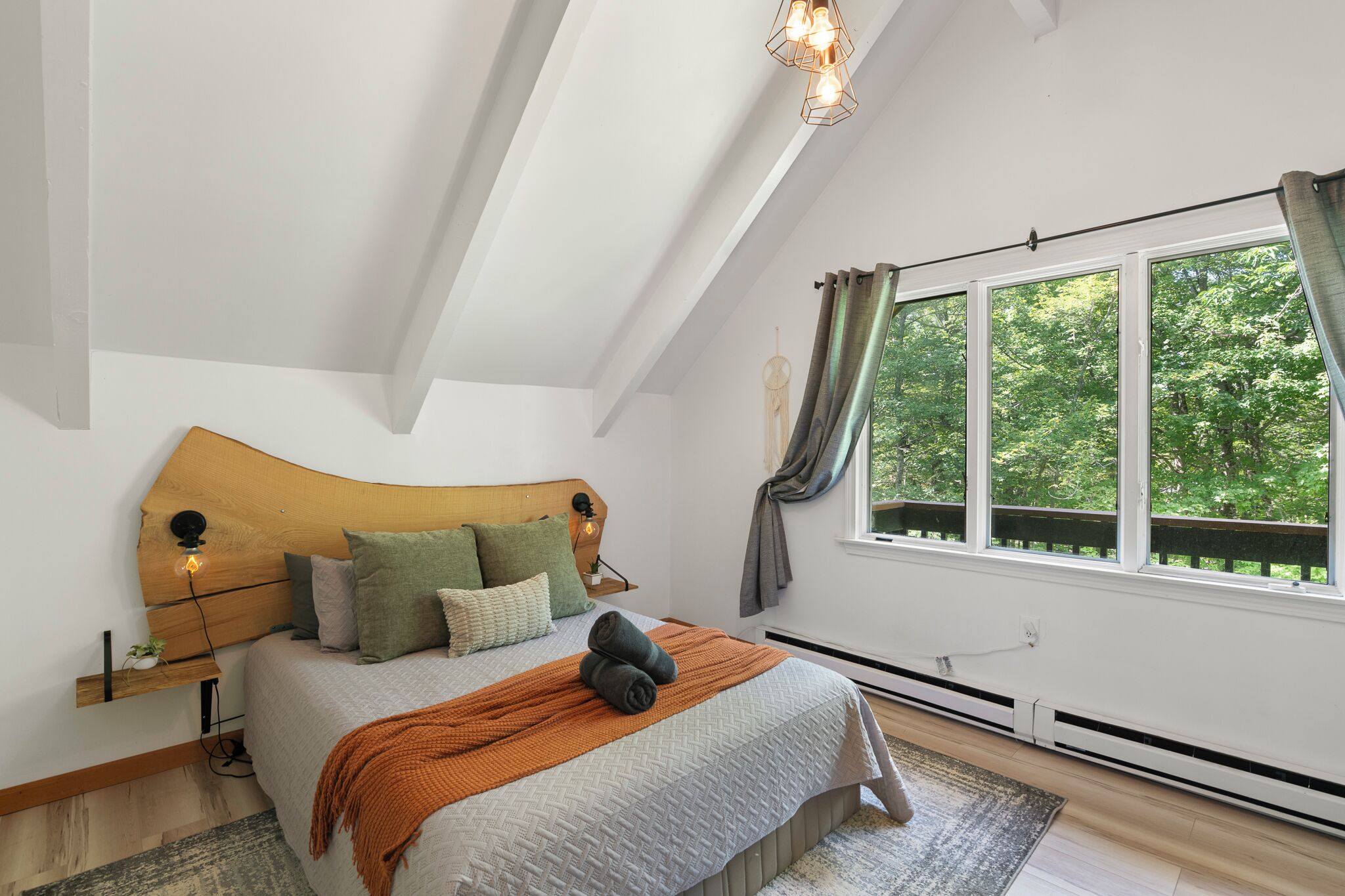 4 slaapkamers, een strijkplank/strijkijzer, reisbedje, gratis wifi