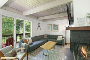 Smart TV, fireplace