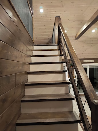 Interior. Cozy 3 bedroom cabin, country setting, North East Missouri