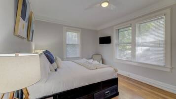 3 bedrooms, desk, iron/ironing board, travel cot
