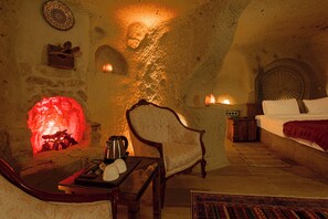 Chambre Double Supérieure, 1 grand lit, non-fumeur, cheminée | Vue de la chambre