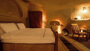 Kamar Double Comfort | Seprai katun Mesir, seprai premium, selimut bulu angsa, dan meja kerja