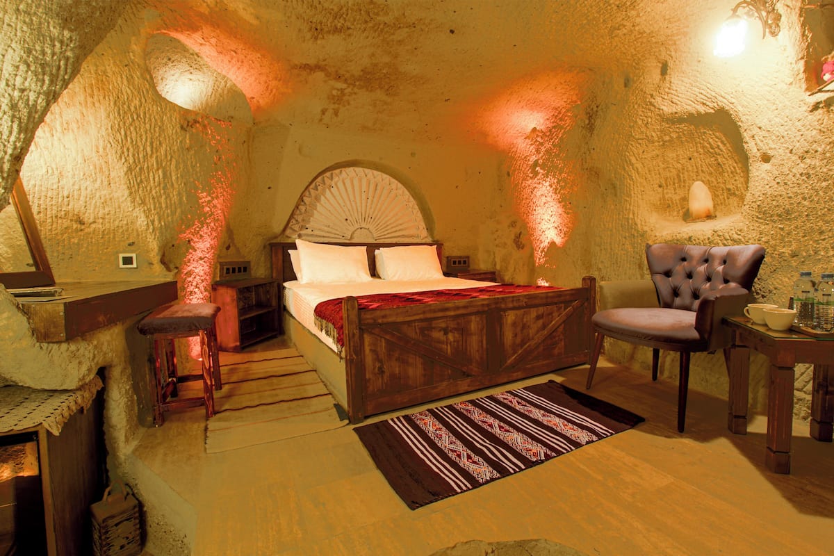 Junior Double Room, 1 Queen Bed, Non Smoking | Egyptian cotton sheets, premium bedding, down comforters, desk