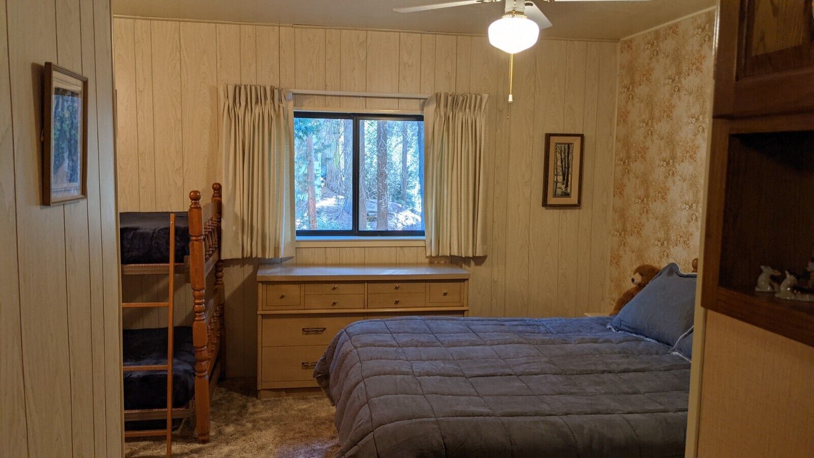 2 bedrooms, bed sheets