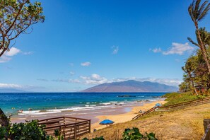 Beach nearby, sun-loungers, beach towels