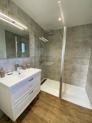 Shower, towels, soap, toilet paper