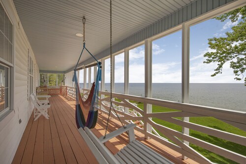 Resort, Waterfront Private Pier, Kayaks, Wi-Fi, Dedicated workspace.