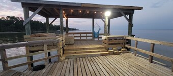 Resort, Waterfront Private Pier, Kayaks, Wi-Fi, Dedicated workspace.