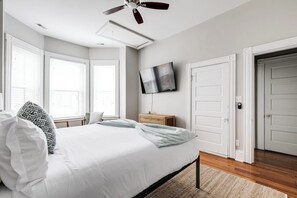 4 bedrooms, iron/ironing board, WiFi, bed sheets - Luxury home in the historic Fan District (Richmond)