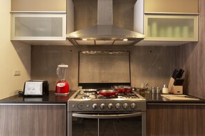 Fridge, microwave, oven, coffee/tea maker