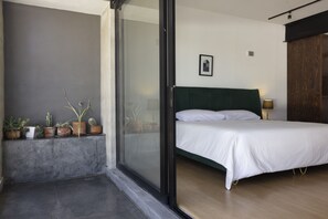 2 bedrooms, desk, free WiFi, bed sheets