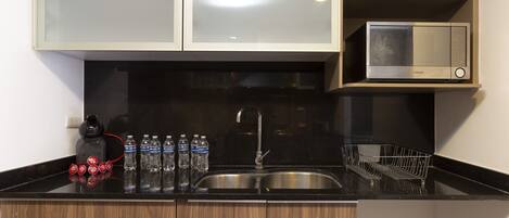 Fridge, microwave, oven, coffee/tea maker