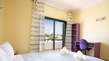 3 bedrooms, iron/ironing board, free WiFi