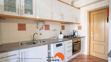 Køleskab, mikrobølgeovn, ovn, kogeplade