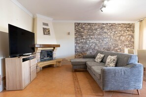 TV - #039 Family w/Private Pool and AC (Albufeira)