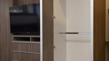 1 dormitorio, escritorio, wifi gratis y ropa de cama