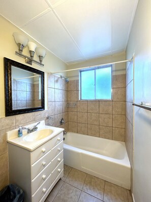 Baignoire, savon, papier toilette