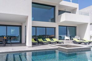 Pool - Villa das Amendoeiras by HelloVacations (Albufeira)