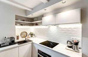 Frigorifero, microonde, forno, lavastoviglie