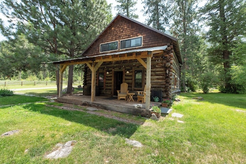 Modern home with hot tub/sauna on 7-acres along the infamous Blackfoot River