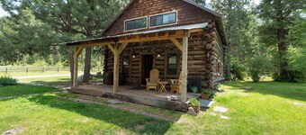 Modern home with hot tub/sauna on 7-acres along the infamous Blackfoot River