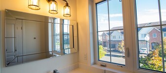 Executive 3 Bedroom Townhome close to the lake in Stoney Creek
