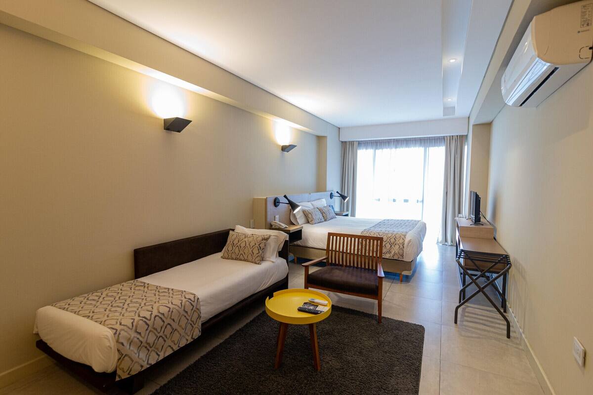 Ropa de cama de alta calidad, edredón y minibar 